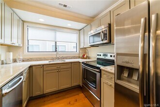 170 Birchwood Cl in Chappaqua, NY - Building Photo - Building Photo