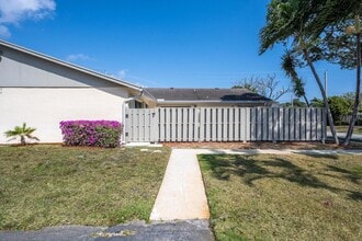 8007 Ambach Way in Hypoluxo, FL - Building Photo - Building Photo