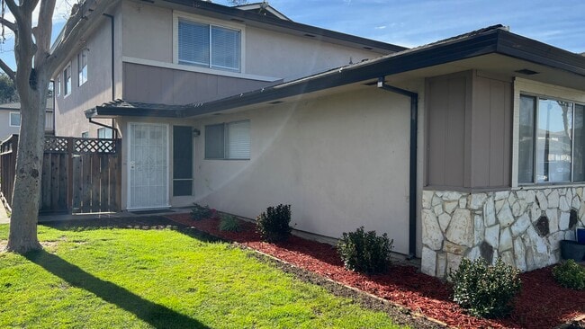 1342 Shawn Dr, Unit #2 in San Jose, CA - Foto de edificio - Building Photo