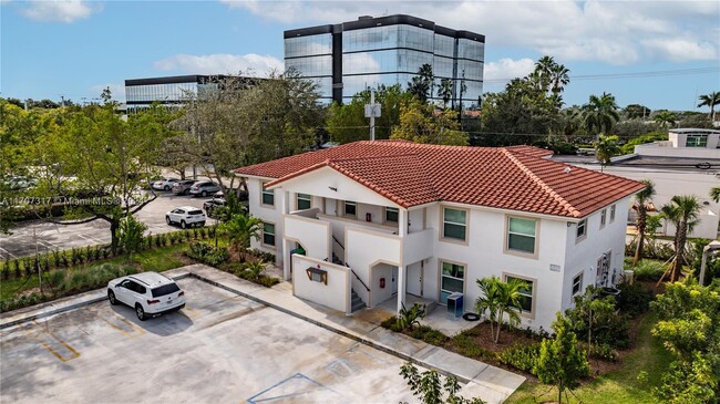 2930 NW 92nd Ave in Coral Springs, FL - Foto de edificio - Building Photo