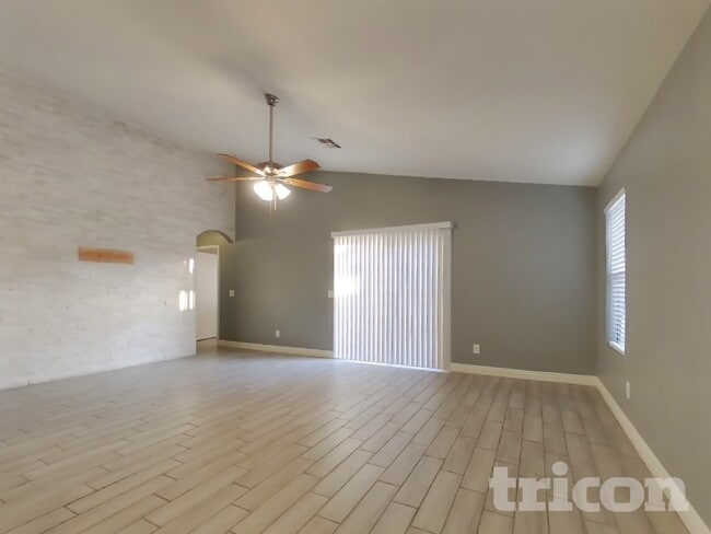 8610 W Echo Ln in Peoria, AZ - Foto de edificio - Building Photo