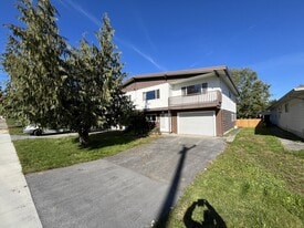 775 Miller Ave in Coquitlam, BC - Building Photo