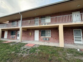 3301 58th Ave S in St. Petersburg, FL - Building Photo