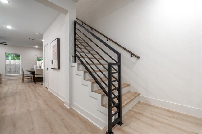 8122 Corinth St in Houston, TX - Foto de edificio - Building Photo