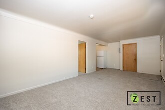 E Outer Drive Apartments in Detroit, MI - Building Photo - Interior Photo