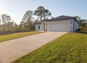 444 Genoa Ave S in Lehigh Acres, FL - Building Photo - Building Photo