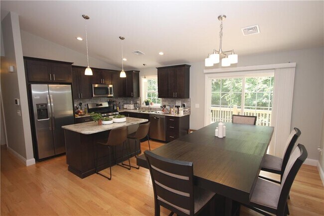 21 Pennsylvania Ave in West Warwick, RI - Building Photo - Building Photo
