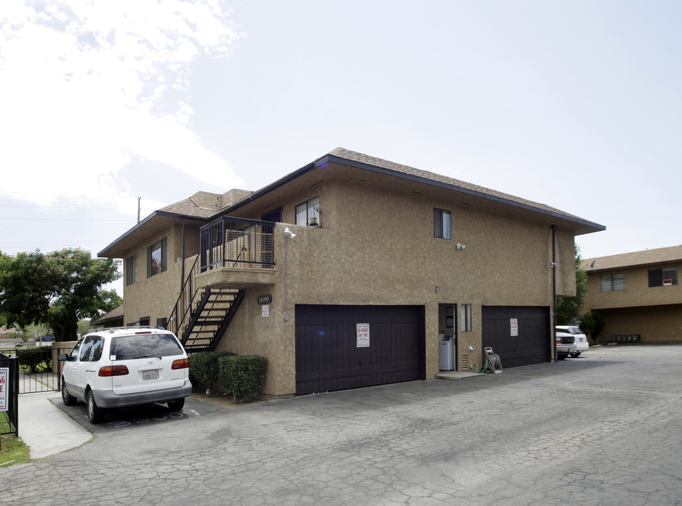 38009-38023 R Ave E in Palmdale, CA - Building Photo