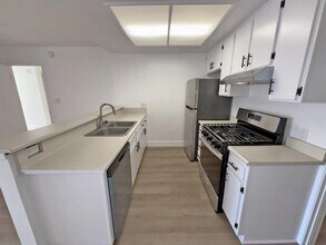 1321 N Vista St in Los Angeles, CA - Building Photo - Building Photo