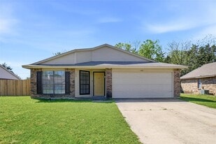 134 London Ln in Glenn Heights, TX - Building Photo