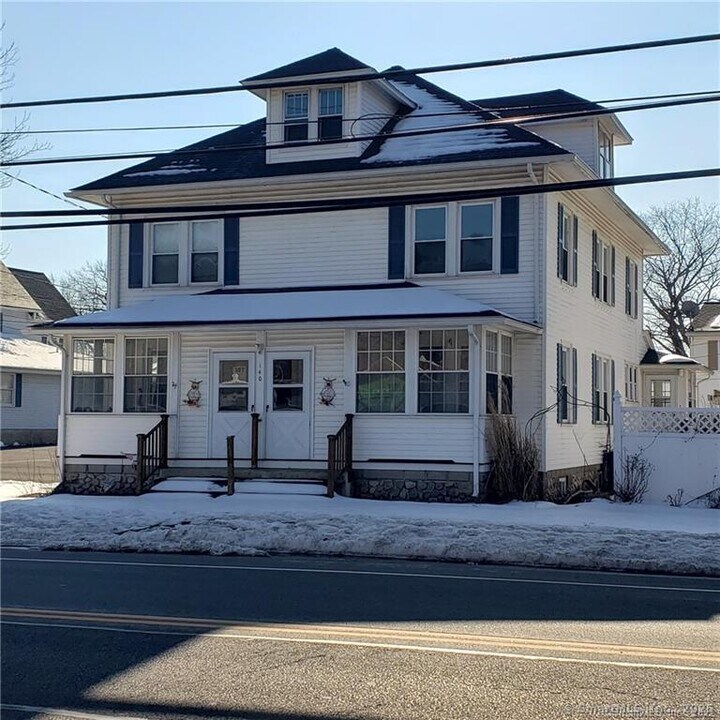 140 W Main St in Stafford, CT - Building Photo