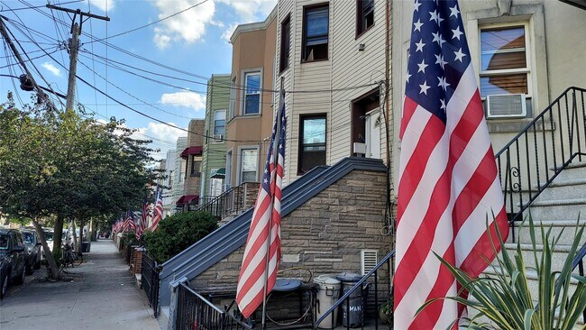 65 Hausman St in Brooklyn, NY - Building Photo - Building Photo