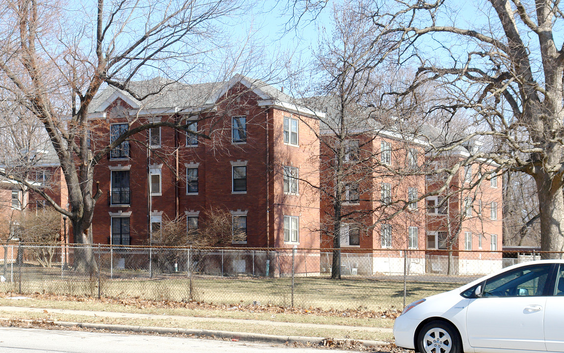 Charmwood Terrace in Indianapolis, IN - Building Photo