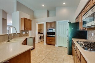 82 Rattlesnake Grass Ct in Henderson, NV - Building Photo