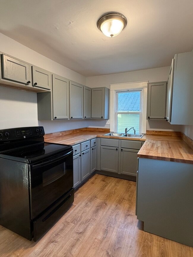 349 W Illinois Ave in Aurora, IL - Building Photo - Building Photo