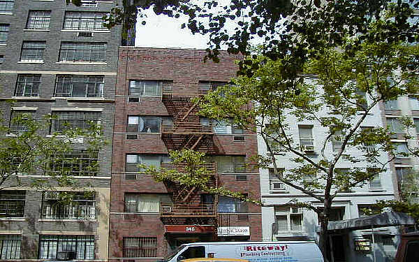 345-347 E 72nd St in New York, NY - Building Photo