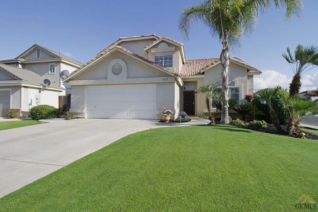 Charming 4-Bedroom Home in the Riverlakes  in Bakersfield, CA - Building Photo - Building Photo
