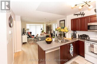 1600 Charles St in Whitby, ON - Building Photo - Building Photo