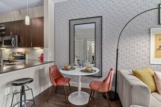 The Fairmount at Oak Lawn in Dallas, TX - Foto de edificio - Building Photo