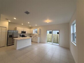 145 SW 184th Pl in Pembroke Pines, FL - Building Photo - Building Photo