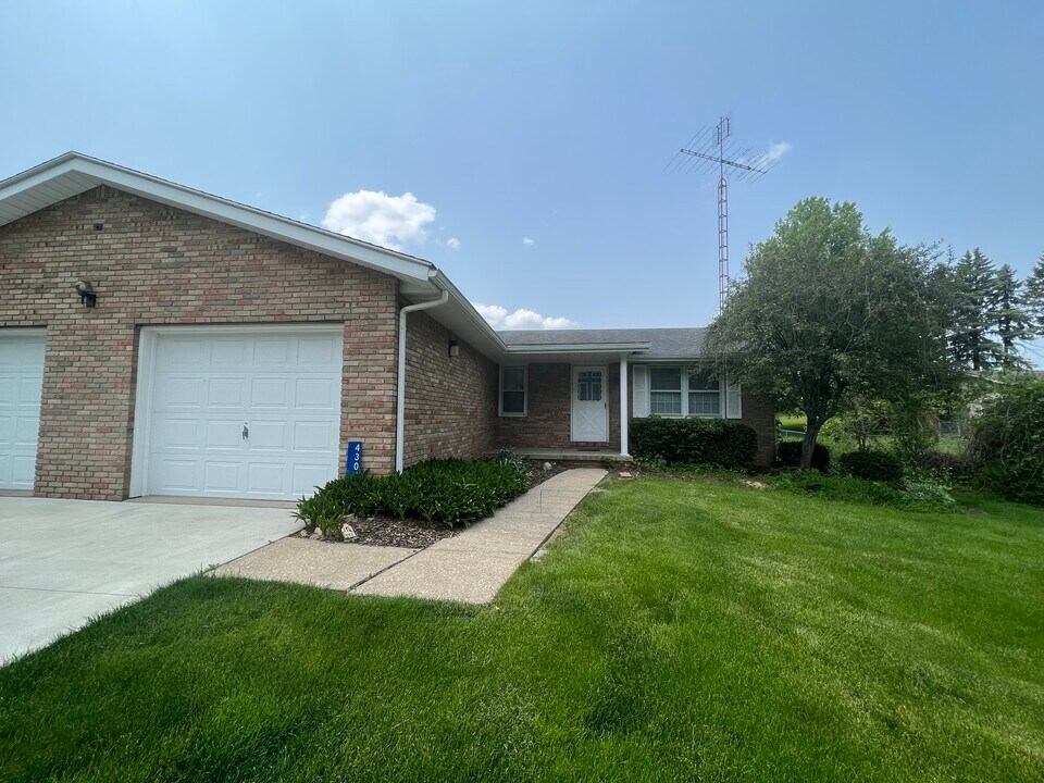 4305 Avondale Ln NW in Canton, OH - Building Photo