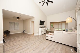 120 Gleneagles Dr in Niceville, FL - Building Photo - Building Photo