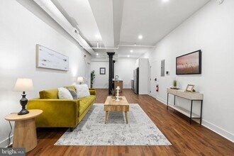 240 Hermitage St in Philadelphia, PA - Building Photo - Building Photo