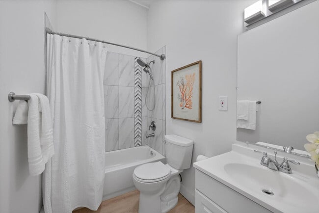 240 Mccormick Pl in Cincinnati, OH - Building Photo - Building Photo