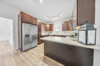 820 Brown St in Valparaiso, IN - Foto de edificio - Building Photo