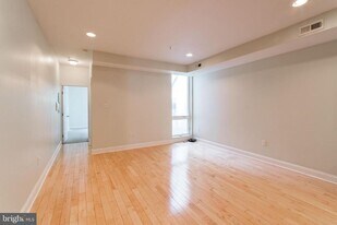 321 N Preston St in Philadelphia, PA - Building Photo