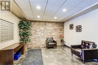 901 Paisley Rd in Guelph, ON - Building Photo - Building Photo