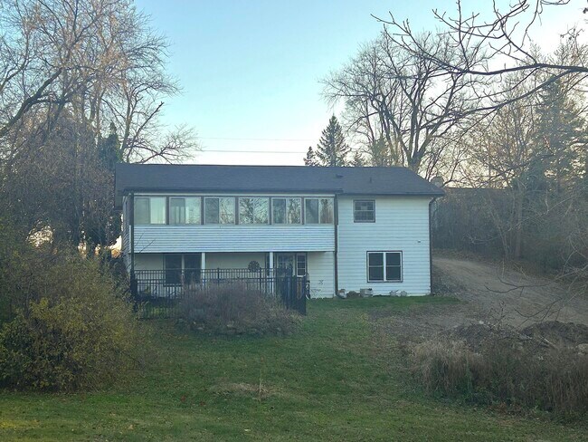 280 Co Rd B in Fontana-on-Geneva Lake, WI - Building Photo - Building Photo