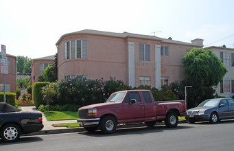 132-136 S Sweetzer Ave in Los Angeles, CA - Building Photo - Building Photo