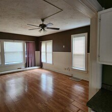 218 Bingham St, Unit A in Lansing, MI - Building Photo - Building Photo