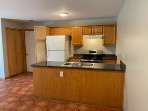 24002 Wedgewood Cir in Warren, MI - Building Photo - Building Photo