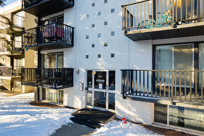 1711 12th St SW in Calgary, AB - Building Photo - Building Photo