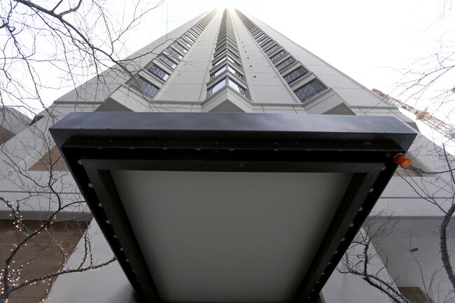 400 E Ohio St in Chicago, IL - Foto de edificio - Building Photo