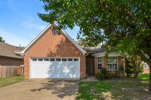 8408 Cross Point Dr in Olive Branch, MS - Building Photo