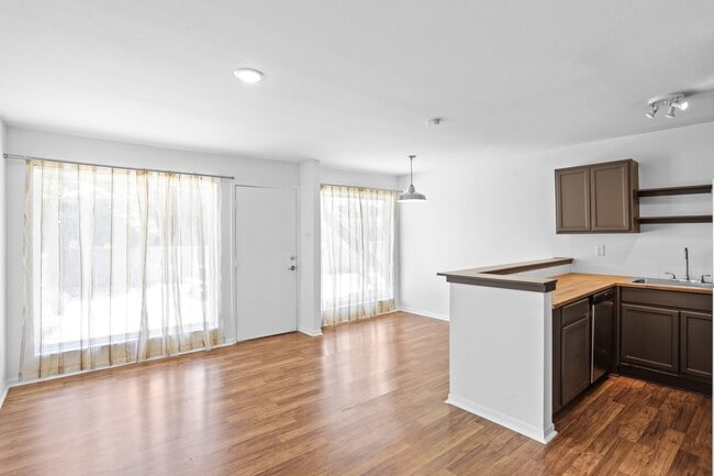 1408 Hughes St in Houston, TX - Building Photo - Building Photo