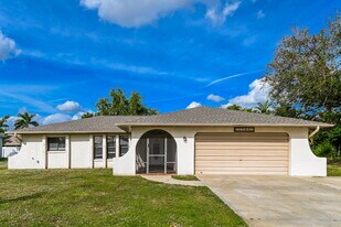 1705 SE 8th Terrace in Cape Coral, FL - Building Photo