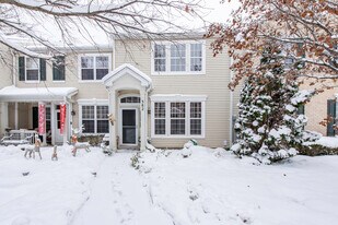 382 S Litchfield Dr in Round Lake Beach, IL - Building Photo