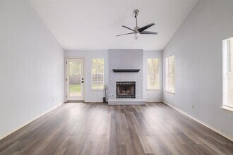 7822 Wheel Rim Cir in Austin, TX - Building Photo - Building Photo
