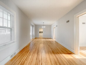 1445 Plum St in Lincoln, NE - Building Photo - Building Photo