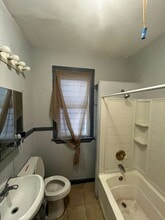 39 Andrew St, Unit 2 in Bayonne, NJ - Foto de edificio - Building Photo