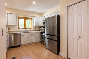 813 Close Ave in Virginia Beach, VA - Building Photo