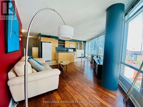 373 Front St W in Toronto, ON - Building Photo - Building Photo