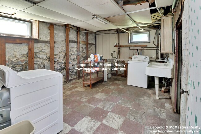 288 Pleasant St, Unit 1 in Winthrop, MA - Foto de edificio - Building Photo