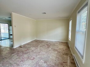 342 Edinburgh Dr in Ridge, NY - Building Photo - Building Photo
