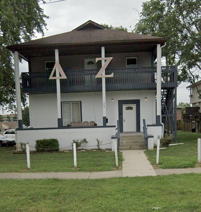 Large Student Homes Near Campus photo'