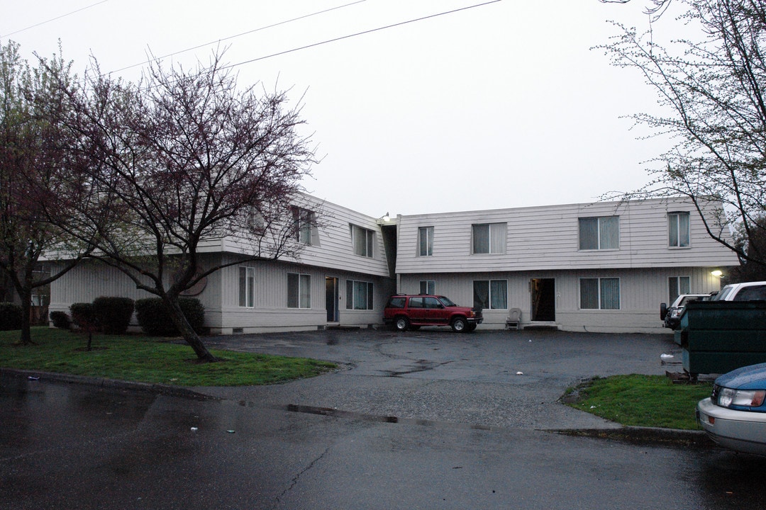 Princeton Court Apartments in Portland, OR - Building Photo